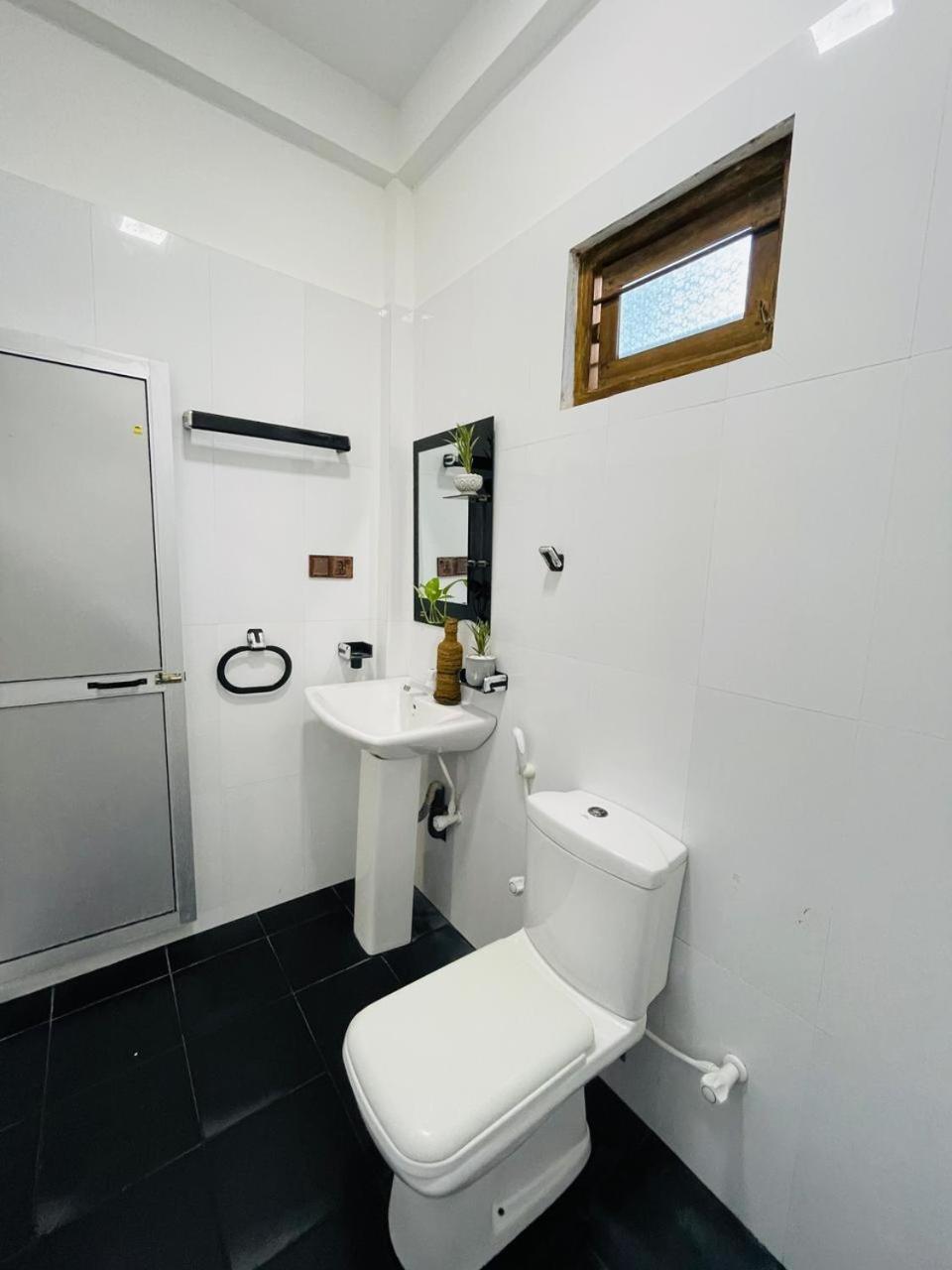 Natraj Guest House Trincomalee Ngoại thất bức ảnh